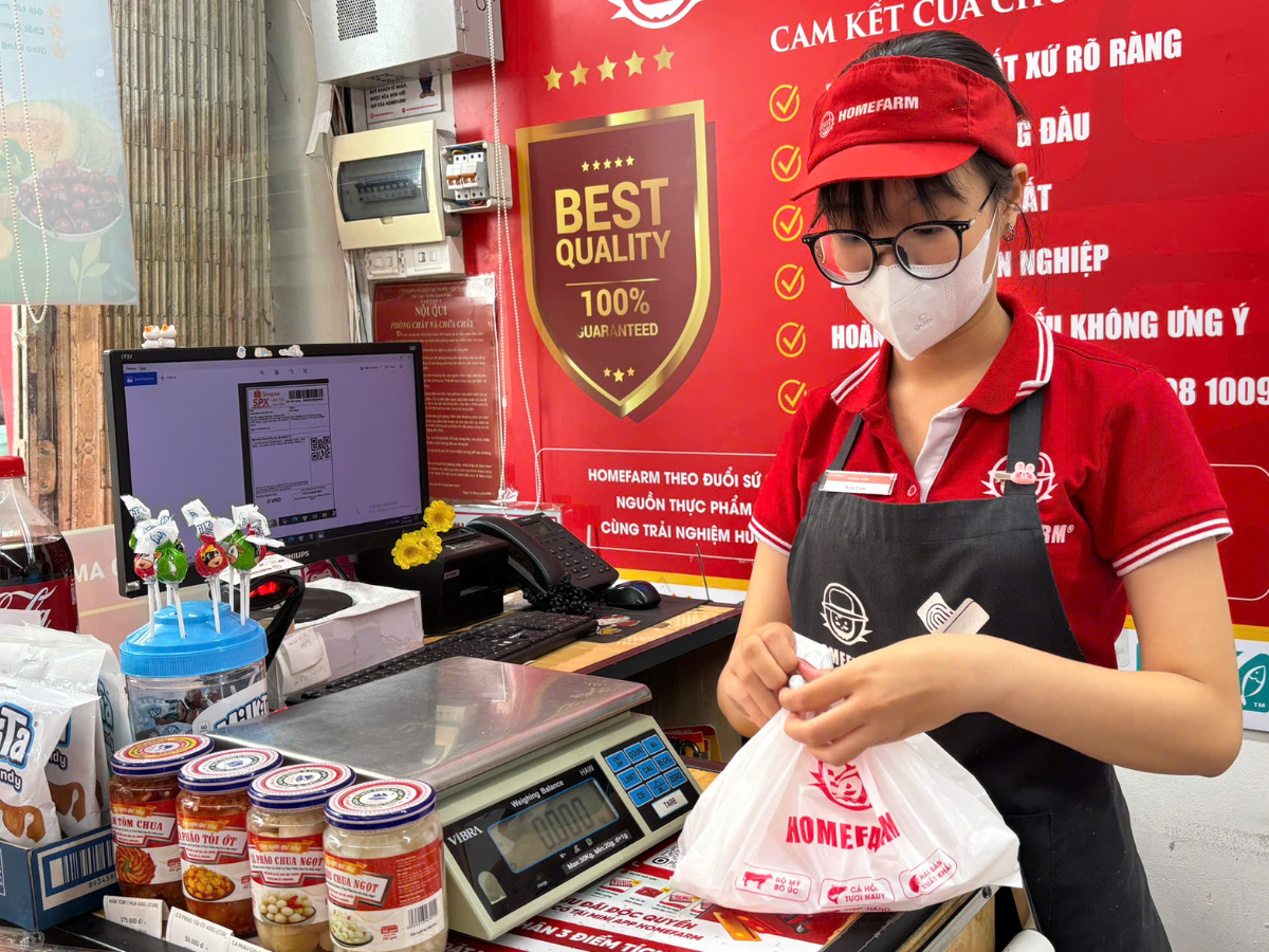 Nhiều kh&aacute;ch h&agrave;ng đặt mua trực tuyến tr&ecirc;n s&agrave;n với nhu cầu được giao nhận sản phẩm sớm.