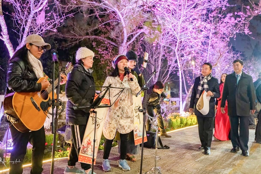 &Acirc;m nhạc acoustic gắn với đời sống thường nhật của người d&acirc;n Đ&agrave; Lạt, hiện diện trong c&aacute;c kh&ocirc;ng gian quen thuộc