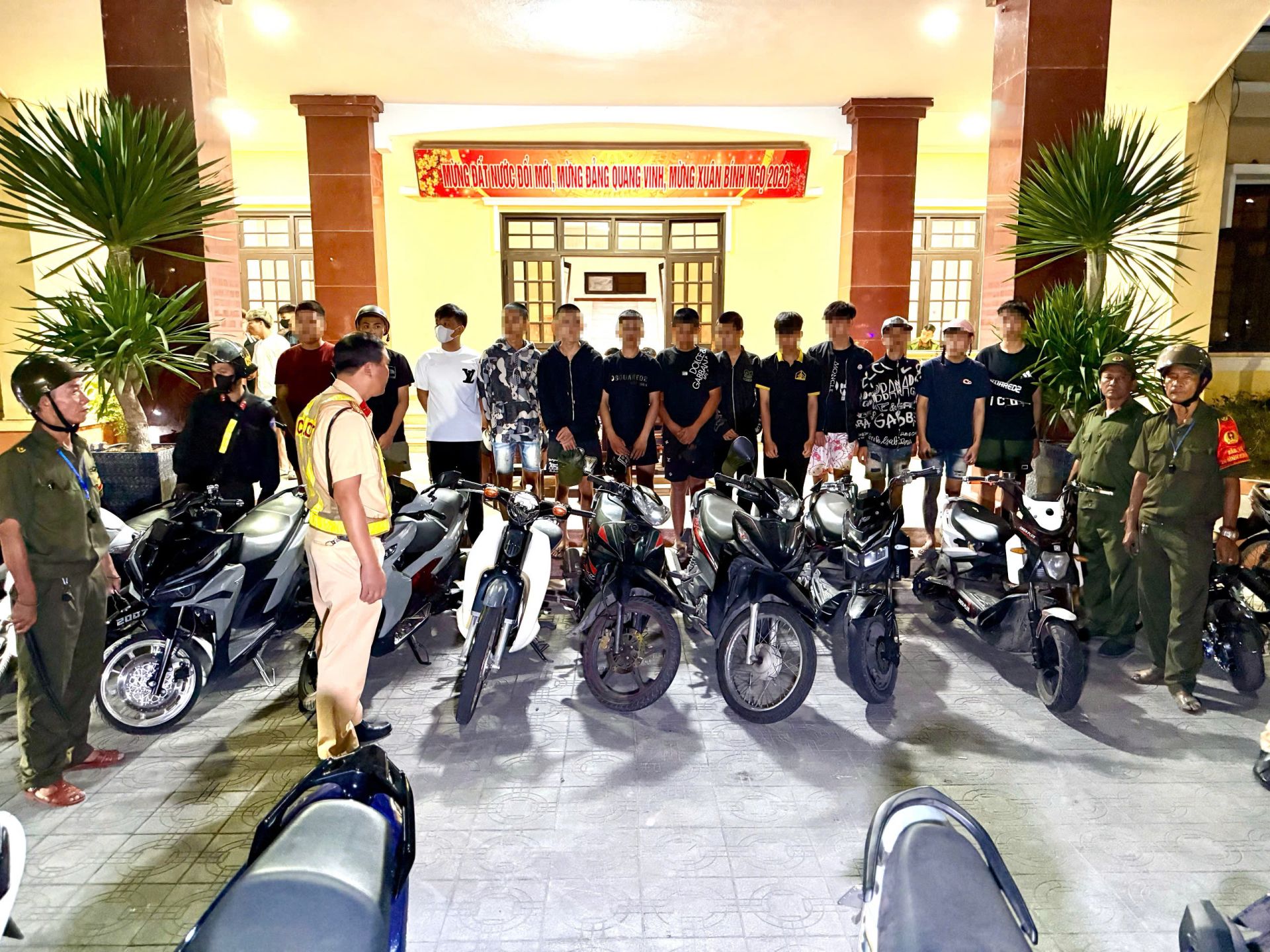 Ph&aacute;t hiện tạm giữ nhiều thiếu ni&ecirc;n vi phạm