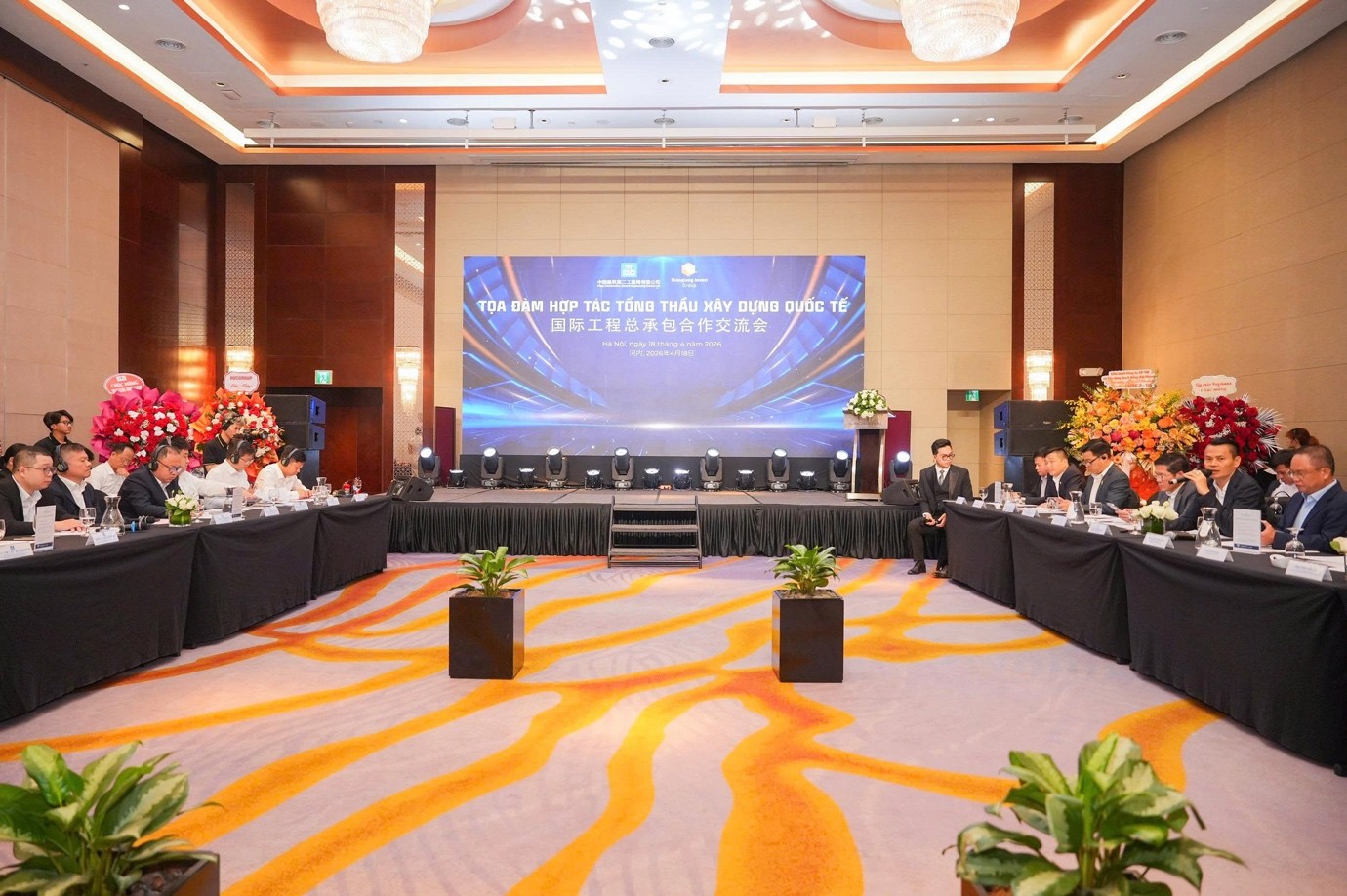 Toạ đ&agrave;m về hợp t&aacute;c x&acirc;y dựng tổng thầu với sự g&oacute;p mặt của gần 100 doanh nh&acirc;n v&agrave; chủ doanh nghiệp lớn tại Việt Nam tham gia