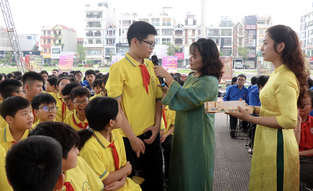 Bắc Ninh nói chuyện chuyên đề về sách và văn hóa đọc