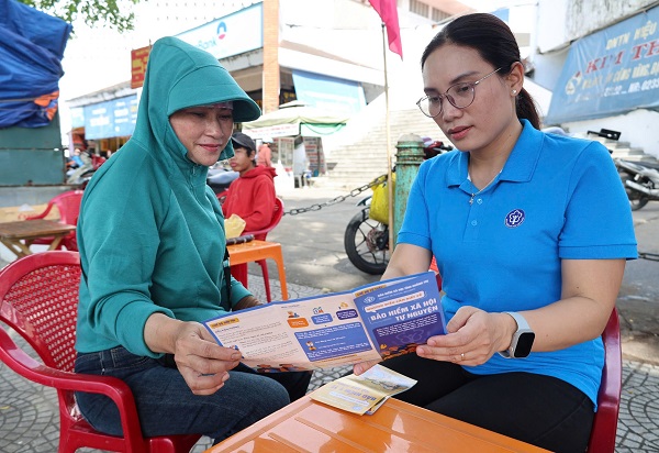 Đẩy mạnh tuy&ecirc;n truyền ch&iacute;nh s&aacute;ch BHXH tự nguyện đến người d&acirc;n