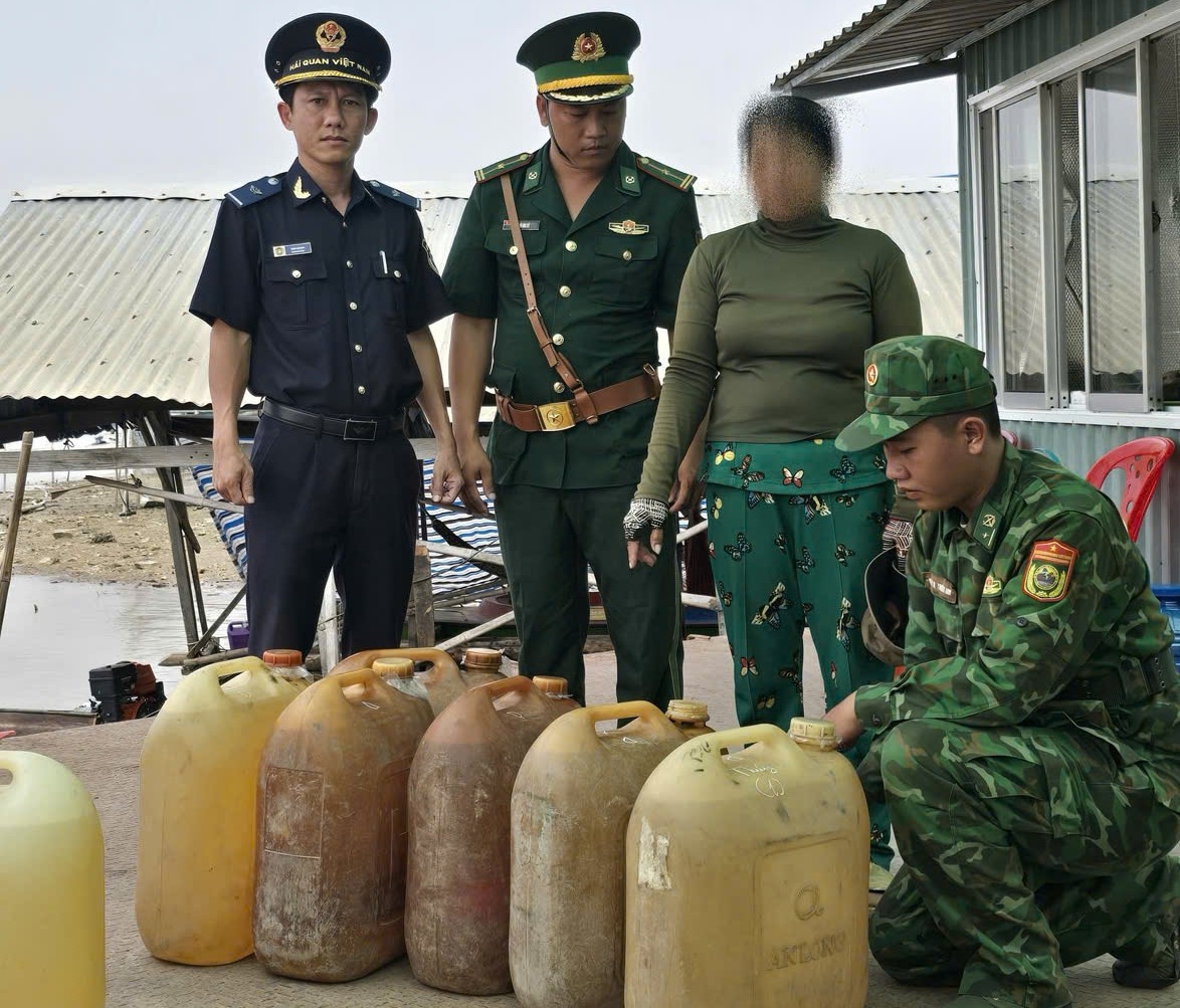 Hải quan khu vực XX: Tăng cường đấu tranh chống buôn lậu, vận chuyển trái phép xăng dầu