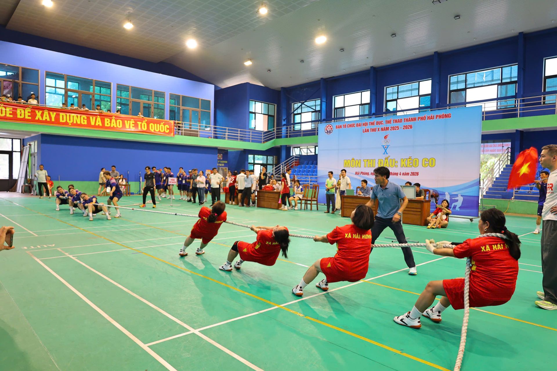 C&aacute;c trận đấu diễn ra s&ocirc;i nổi, kịch t&iacute;nh.