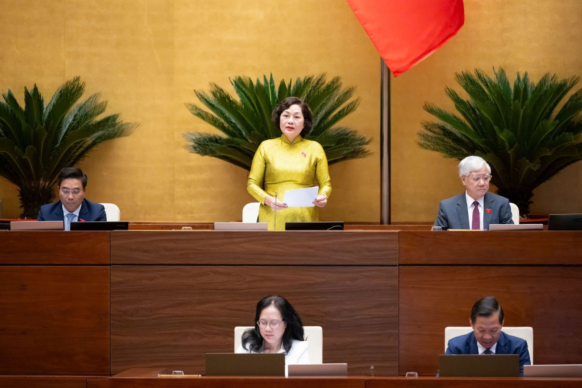 Ph&oacute; Chủ tịch Quốc hội Nguyễn Thị Hồng điều h&agrave;nh Phi&ecirc;n họp