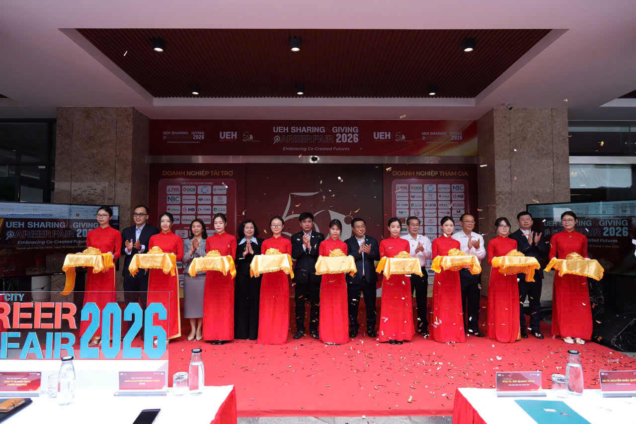 Chuỗi sự kiện UEH Sharing & Giving - Career Fair 2026 do Đại học Kinh tế TP. HCM (UEH) tổ chức