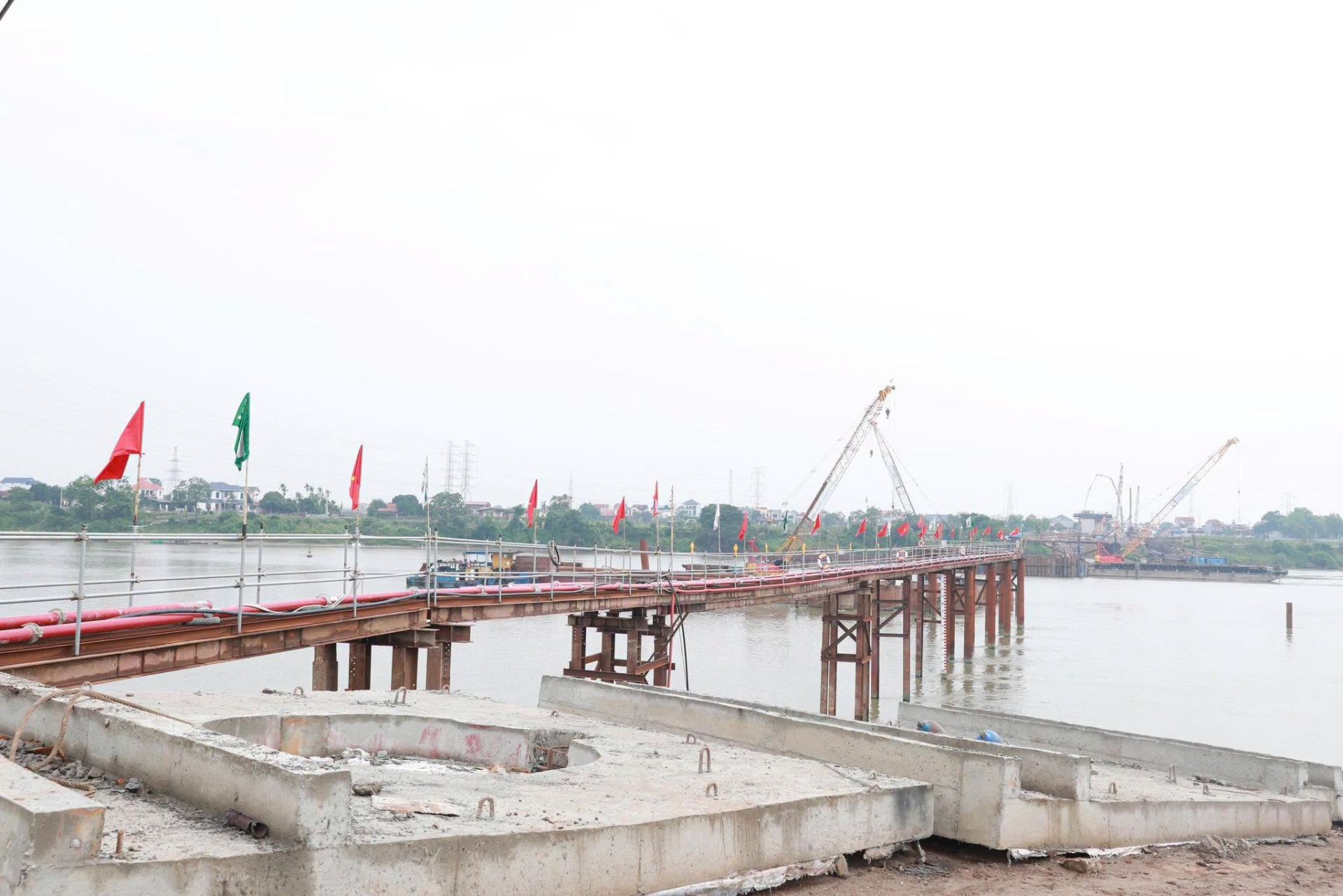 C&ocirc;ng tr&igrave;nh cầu Mễ Sở thuộc Dự &aacute;n V&agrave;nh đai 4 &ndash; V&ugrave;ng Thủ đ&ocirc; H&agrave; Nội đang được triển khai thi c&ocirc;ng, từng bước ho&agrave;n thiện kết cấu kết nối li&ecirc;n v&ugrave;ng.