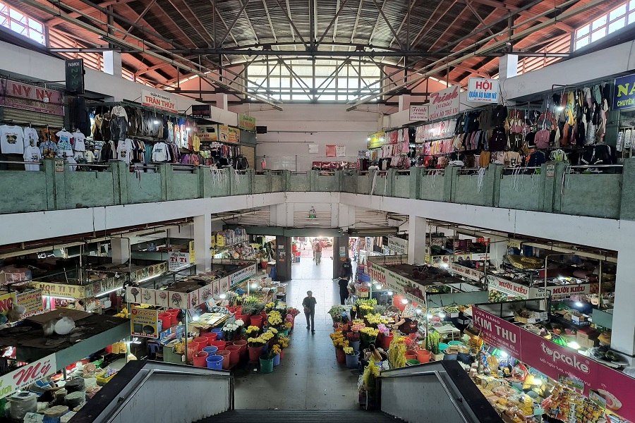 Chợ truyền thống “lên đời”: Xuất hiện ki ốt tự động, livestream bán hàng để giữ chân khách