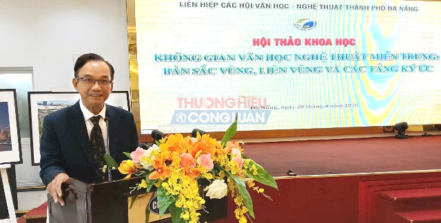 Nh&agrave; thơ Nguyễn Nho Khi&ecirc;m &ndash; Chủ tịch Li&ecirc;n hiệp c&aacute;c Hội Văn học Nghệ thuật TP. Đ&agrave; Nẵng ph&aacute;t biểu đề dẫn tại hội thảo