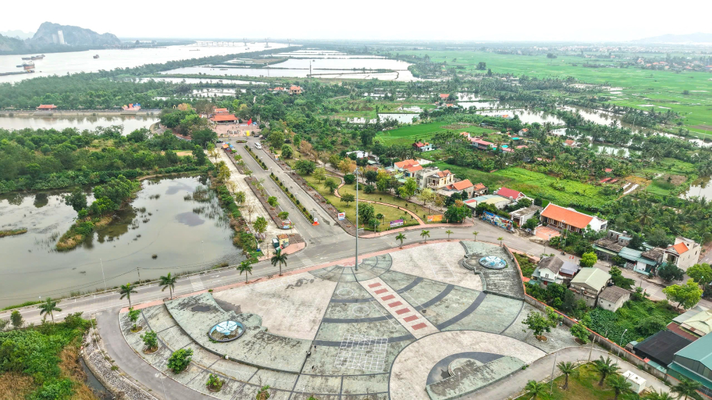 Kh&ocirc;ng gian diễn ra lễ hội tại đền thờ Trần Hưng Đạo, miếu Vua B&agrave;