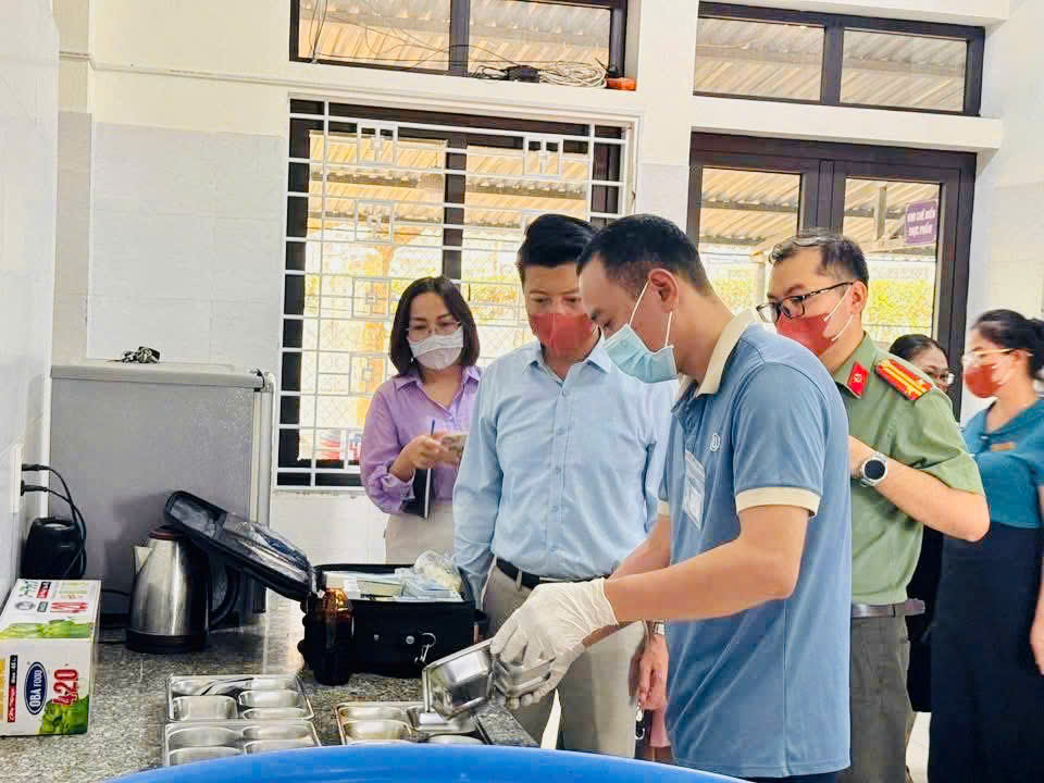 Lào Cai: Tăng cường kiểm tra an toàn thực phẩm tại bếp ăn tập thể, trường học