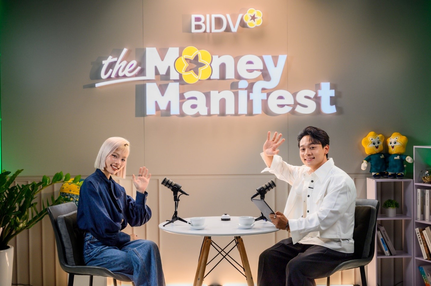 Podcast t&agrave;i ch&iacute;nh d&agrave;nh cho giới trẻ The Money Manifest với d&agrave;n kh&aacute;ch mời l&agrave; những KOL/KOC quen thuộc với giới trẻ đ&atilde; g&acirc;y ấn tượng với gi&aacute;m khảo The Stevie Awards