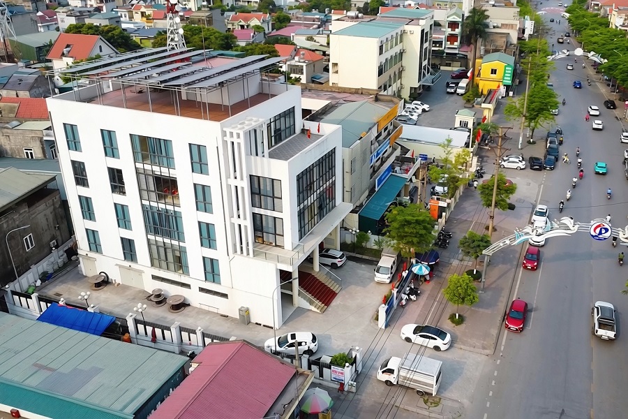 Điện mặt trời m&aacute;i nh&agrave; tại trụ sở C&ocirc;ng ty Điện lực