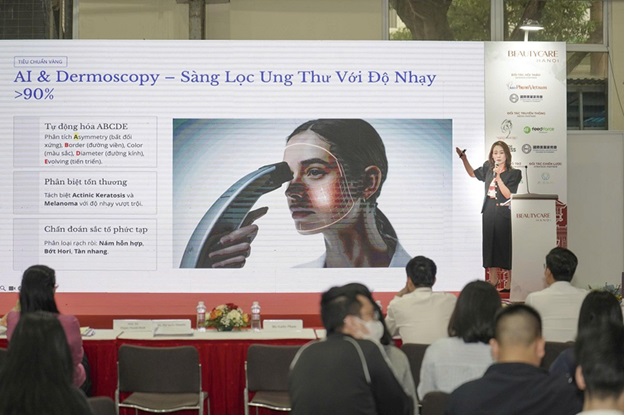 TS. Trần Cẩm V&acirc;n, Giảng vi&ecirc;n bộ m&ocirc;n Da liễu, Trường Đại học Y H&agrave; Nội chia sẻ tại Hội thảo