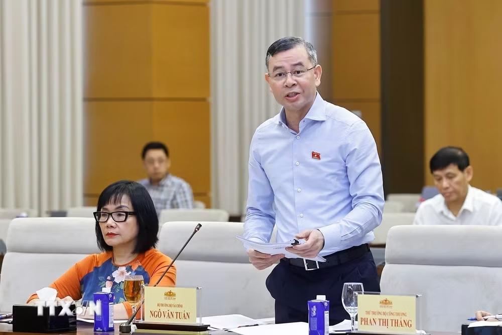 Bộ trưởng Bộ T&agrave;i ch&iacute;nh Ng&ocirc; Văn Tuấn ph&aacute;t biểu. (Ảnh: Do&atilde;n Tấn/TTXVN)