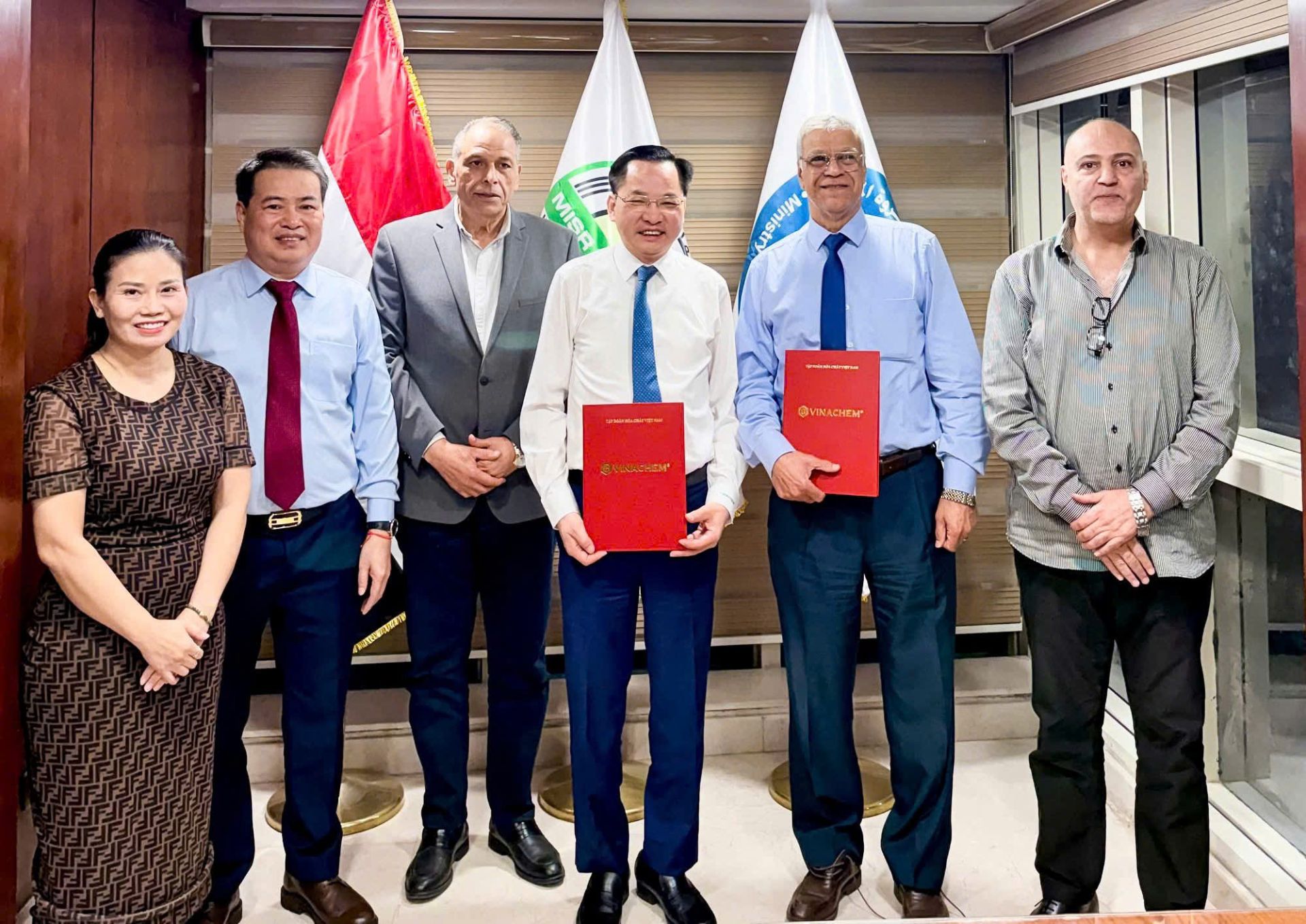 Tập đo&agrave;n Ho&aacute; chất Việt Nam k&yacute; Bi&ecirc;n bản Ghi nhớ (MOU) với Misr Phosphate - Doanh nghiệp nh&agrave; nước lớn nhất Ai Cập trong lĩnh vực khai th&aacute;c v&agrave; xuất khẩu quặng phốt ph&aacute;t