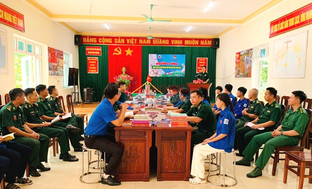 C&aacute;c đại biểu v&agrave; Đo&agrave;n vi&ecirc;n Thanh ni&ecirc;n hưởng ứng