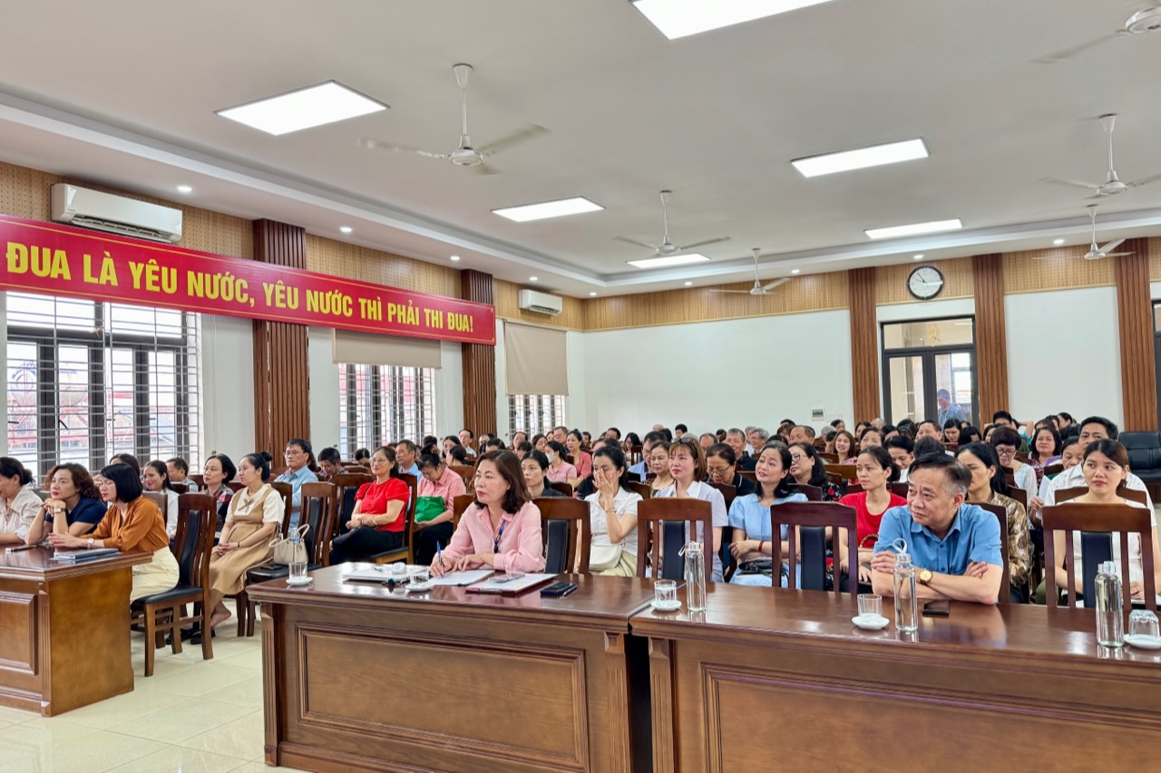 Đại biểu dự Hội nghị.