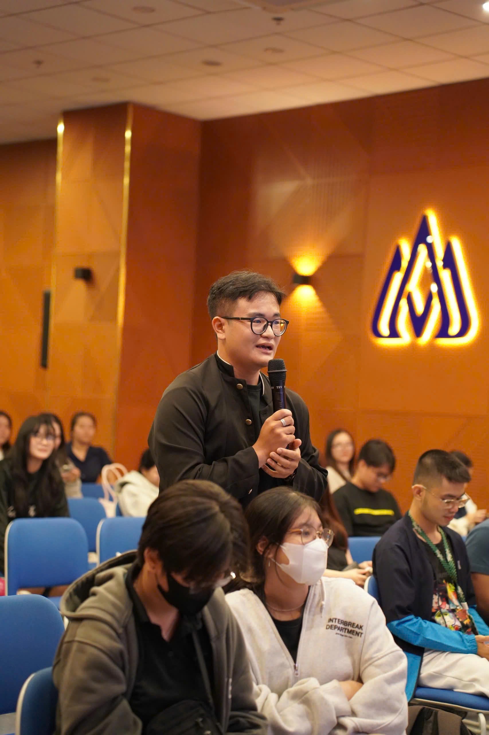 C&aacute;c bạn sinh vi&ecirc;n được tiếp thu những kinh nghiệm thực tế để nu&ocirc;i dưỡng ước mơ l&agrave;m nghề s&aacute;ng tạo.