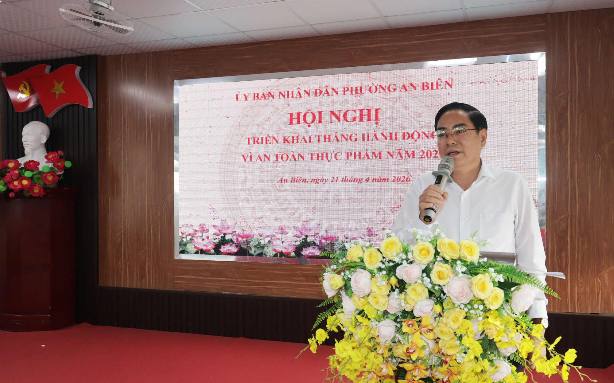 Đồng ch&iacute; Phan Huy Thục, Ph&oacute; Gi&aacute;m đốc Sở Y tế ph&aacute;t biểu chỉ đạo tại Hội nghị.