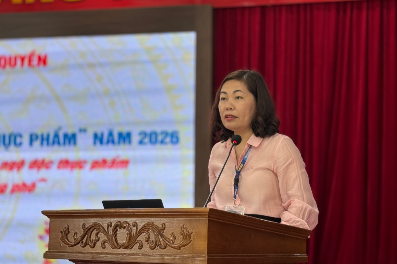 B&agrave; Nguyễn Thị Loan, Trưởng ph&ograve;ng Văn h&oacute;a - X&atilde; hội, Uỷ vi&ecirc;n Thường trực Ban Chỉ đạo li&ecirc;n ng&agrave;nh về an to&agrave;n thực phẩm phường Ng&ocirc; Quyển ph&aacute;t biểu hưởng ứng v&agrave; triển khai kế hoạch Th&aacute;ng h&agrave;nh động v&igrave; an to&agrave;n thực phẩm năm 2026.