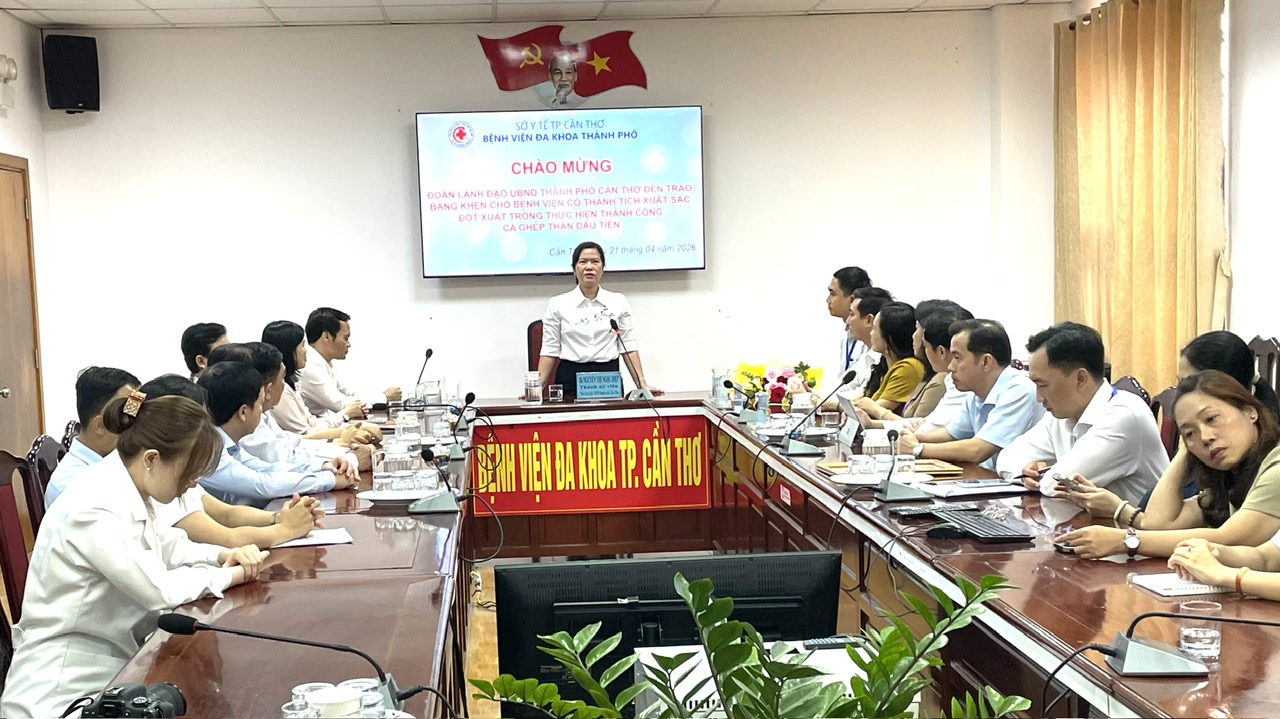 Bệnh viện Đa khoa TP. Cần Thơ được tặng Bằng khen vì thực hiện ca ghép thận đầu tiên thành công