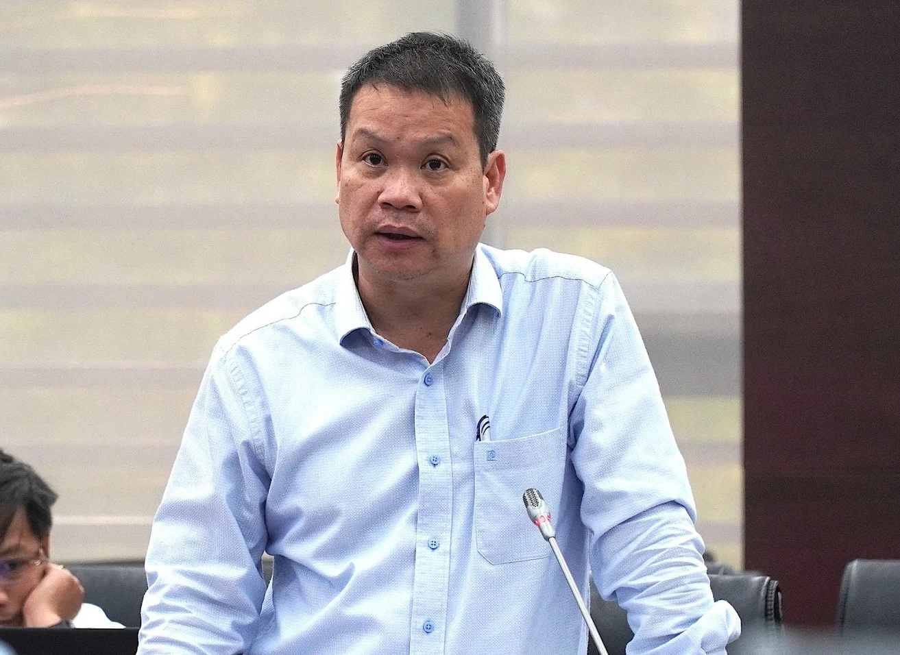 &Ocirc;ng Nguyễn Mạnh H&ugrave;ng, Chủ tịch UBND th&agrave;nh phố Đ&agrave; Nẵng, ph&aacute;t biểu tại buổi l&agrave;m việc.