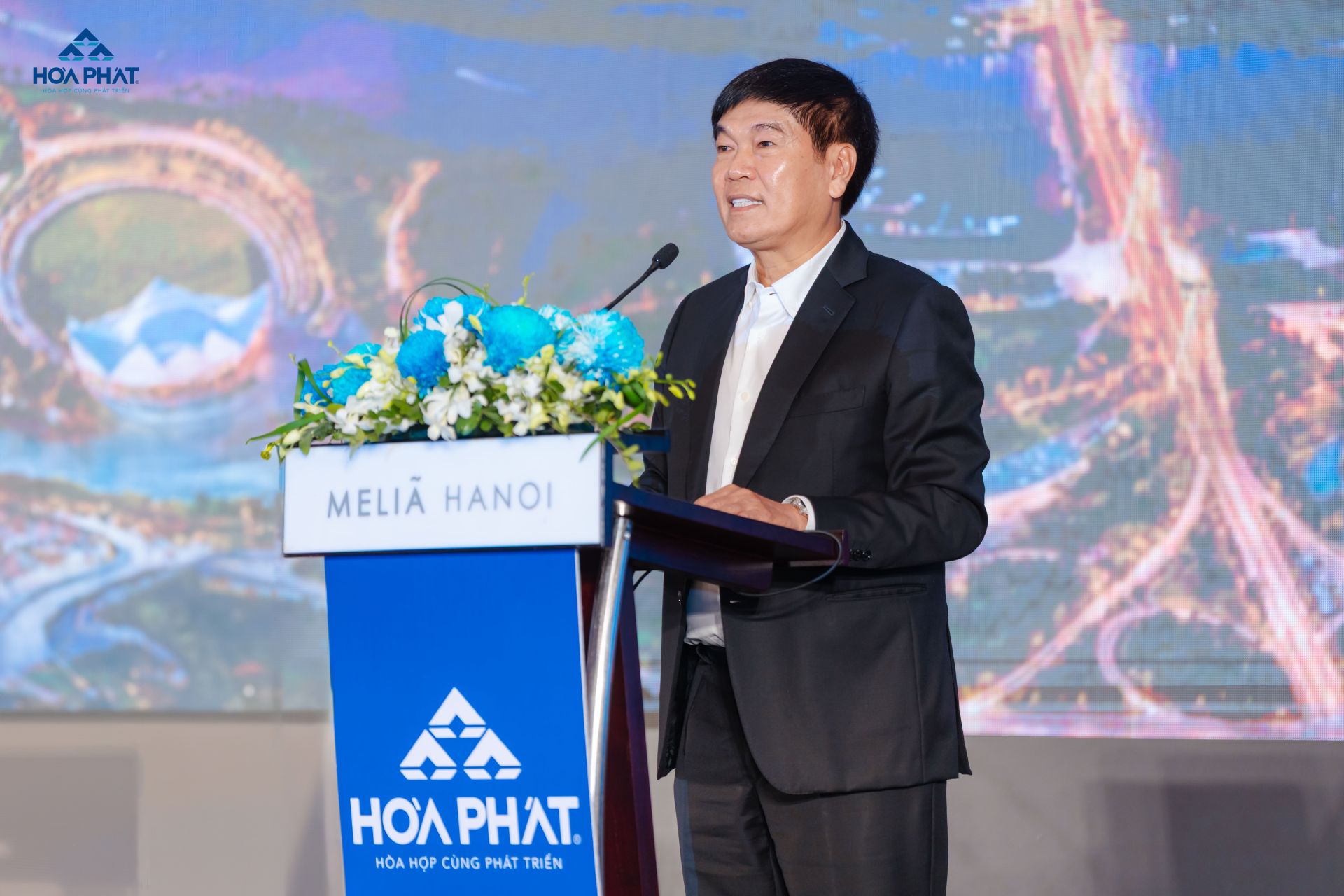 Tại Đại hội, Chủ tịch HĐQT Tập đo&agrave;n H&ograve;a Ph&aacute;t Trần Đ&igrave;nh Long chia sẻ những t&iacute;n hiệu t&iacute;ch cực về triển vọng tăng trưởng của Tập đo&agrave;n. Ảnh: HPG