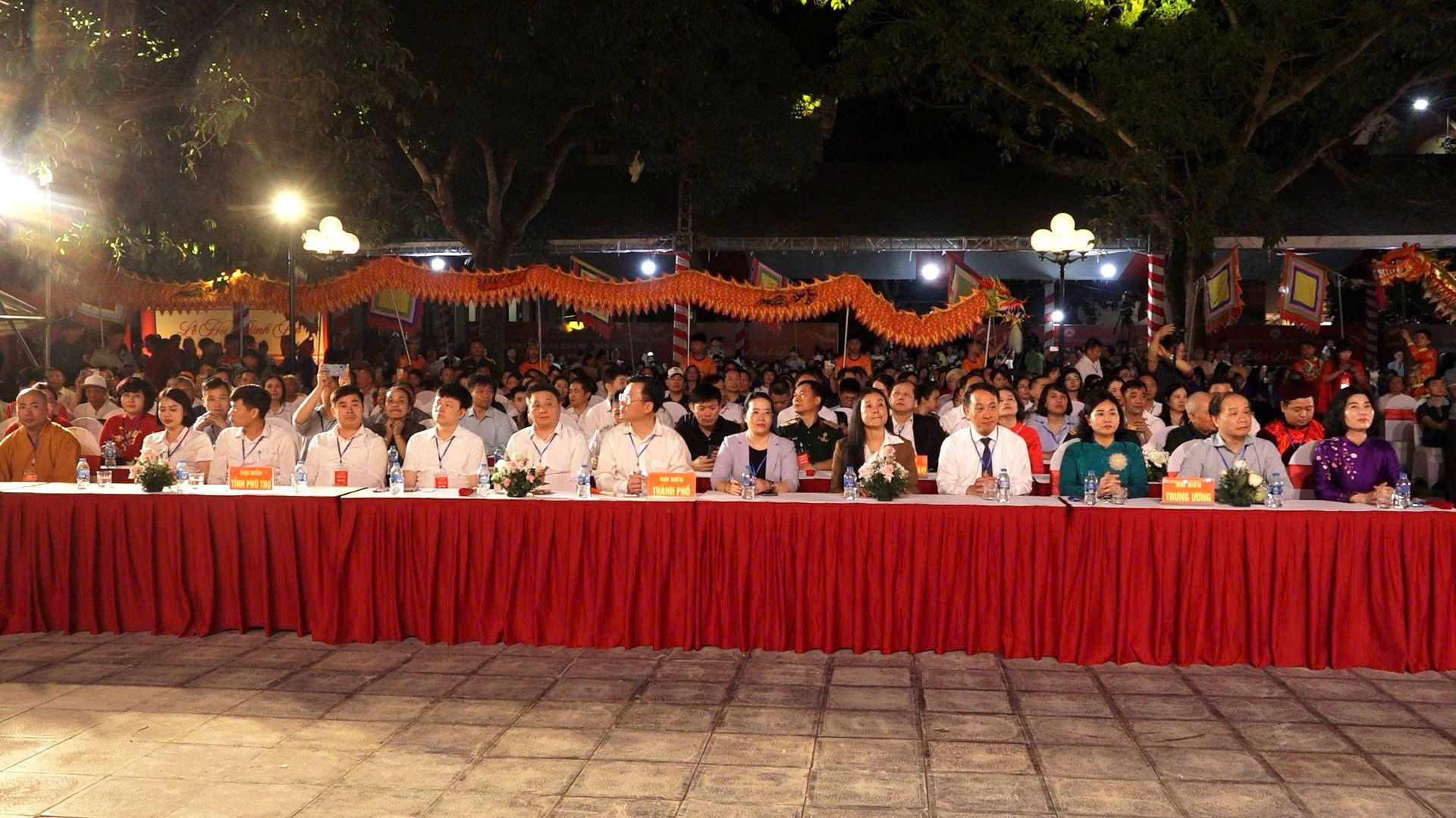 Các đại bi&ecirc;̉u dự lễ khai mạc