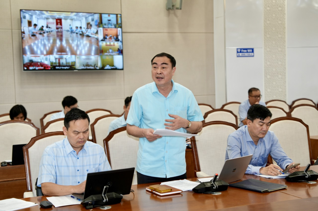 L&atilde;nh đạo Sở N&ocirc;ng nghiệp v&agrave; M&ocirc;i trường Quảng Ninh b&aacute;o c&aacute;o c&ocirc;ng t&aacute;c triển khai GPMB dự &aacute;n