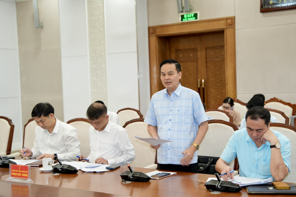 L&atilde;nh đạo Ban Quản l&yacute; KKT Quảng Ninh ph&aacute;t biểu tại cuộc họp