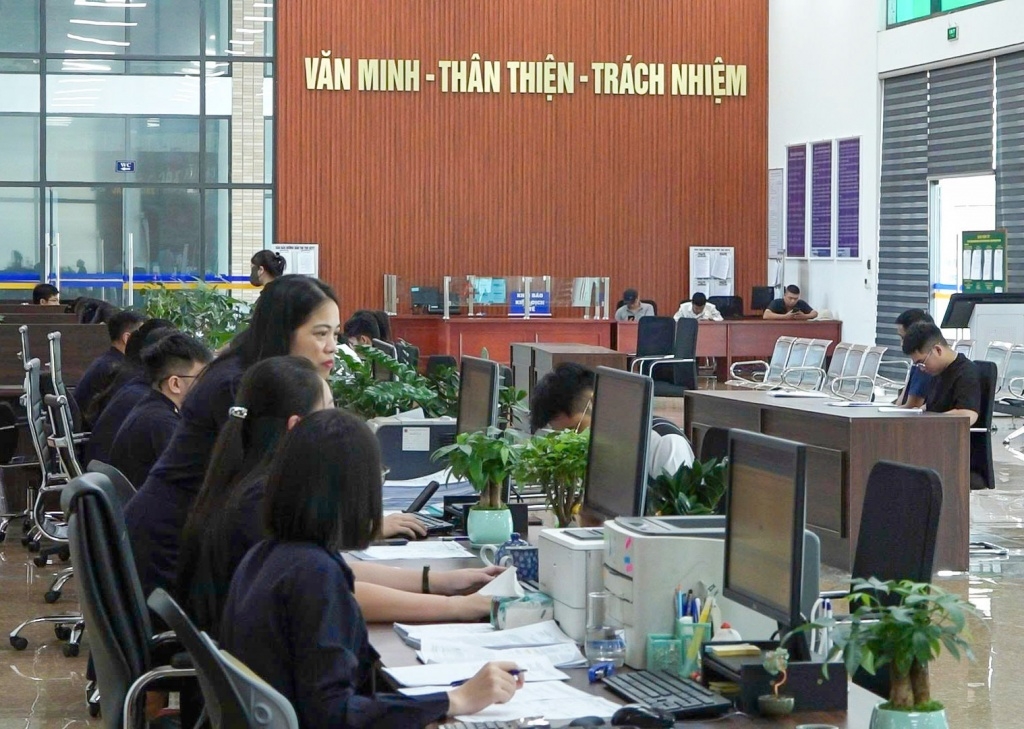 Hoạt động nghiệp vụ của c&ocirc;ng chức Hải quan khu vực VII. Ảnh: KT