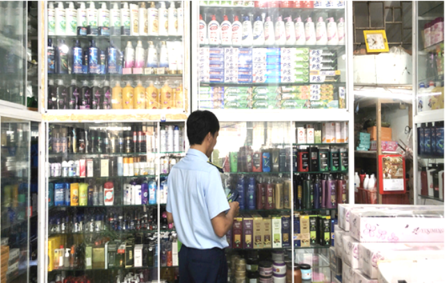 Lâm Đồng: Quản lý thị trường xử phạt cơ sở kinh doanh mỹ phẩm nhập lậu, không rõ nguồn gốc