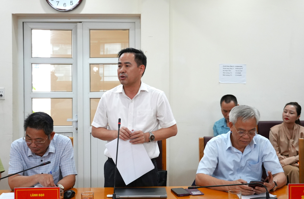 L&atilde;nh đạo Chi cục Biển, Hải đảo v&agrave; Thủy sản, Kiểm ngư (Sở N&ocirc;ng nghiệp v&agrave; M&ocirc;i trường Quảng Ninh) đ&oacute;ng g&oacute;p &yacute; kiến về quy chế phối hợp