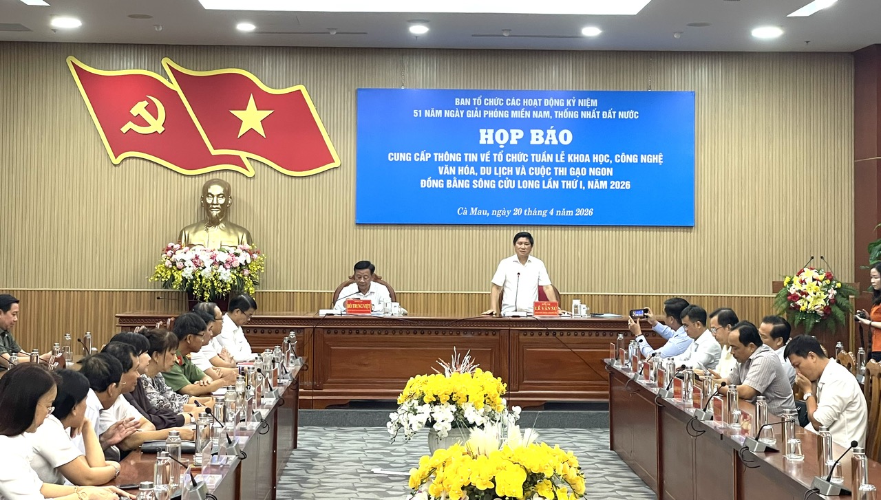 &Ocirc;ng L&ecirc; Văn Sử, Ph&oacute; Chủ t&iacute;ch UBND tỉnh C&agrave; Mau cung cấp th&ocirc;ng tin v&agrave; giải đ&aacute;p c&aacute;c vấn đề li&ecirc;n quan đến Tuần lễ Khoa học-C&ocirc;ng nghệ, Văn h&oacute;a, Du lịch...