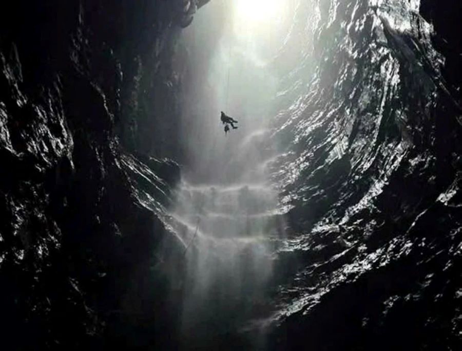 Phát hiện thêm hang động mới có thác nước bên trong tại Phong Nha - Kẻ Bàng