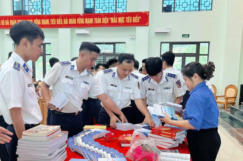 Thi xếp s&aacute;ch