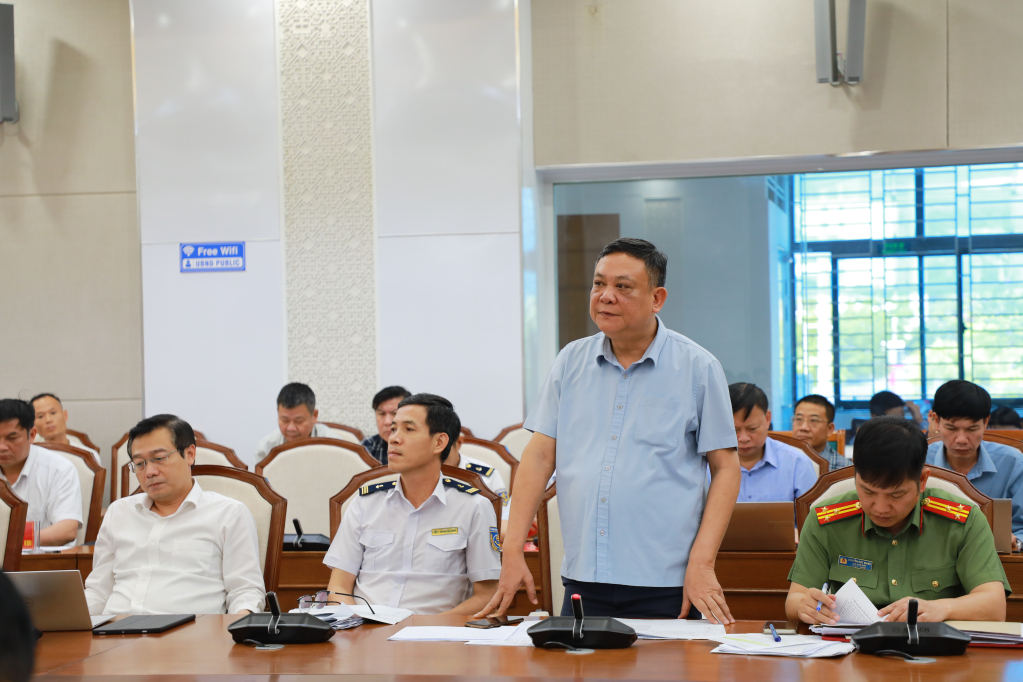 Đại diện l&atilde;nh đạo một số đơn vị li&ecirc;n quan giải đ&aacute;p thắc mắc, đề xuất giải ph&aacute;p th&aacute;o gỡ kh&oacute; khăn, vướng mắc cho c&aacute;c doanh nghiệp hoạt động kinh doanh logistics