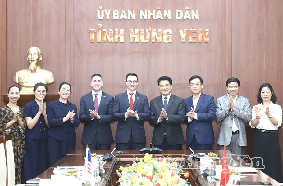 L&atilde;nh đạo tỉnh Hưng Y&ecirc;n v&agrave; Đại sứ qu&aacute;n Hoa Kỳ tại Việt Nam