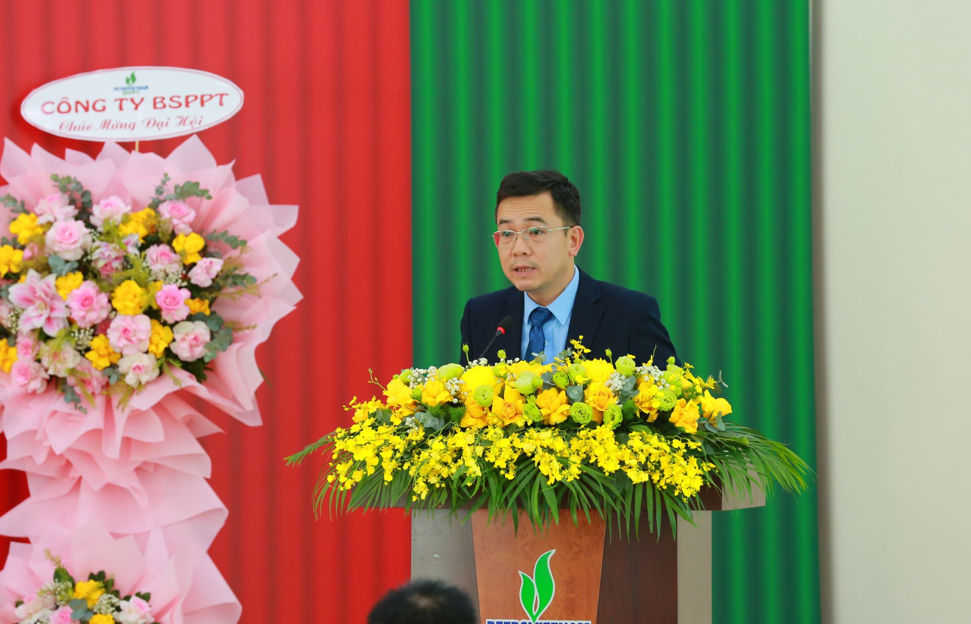 &Ocirc;ng Phan Quốc To&agrave;n - Th&agrave;nh vi&ecirc;n HĐQT, Gi&aacute;m đốc C&ocirc;ng ty tr&igrave;nh b&agrave;y B&aacute;o c&aacute;o kết quả hoạt động sản xuất kinh doanh năm 2025 v&agrave; kế hoạch năm 2026