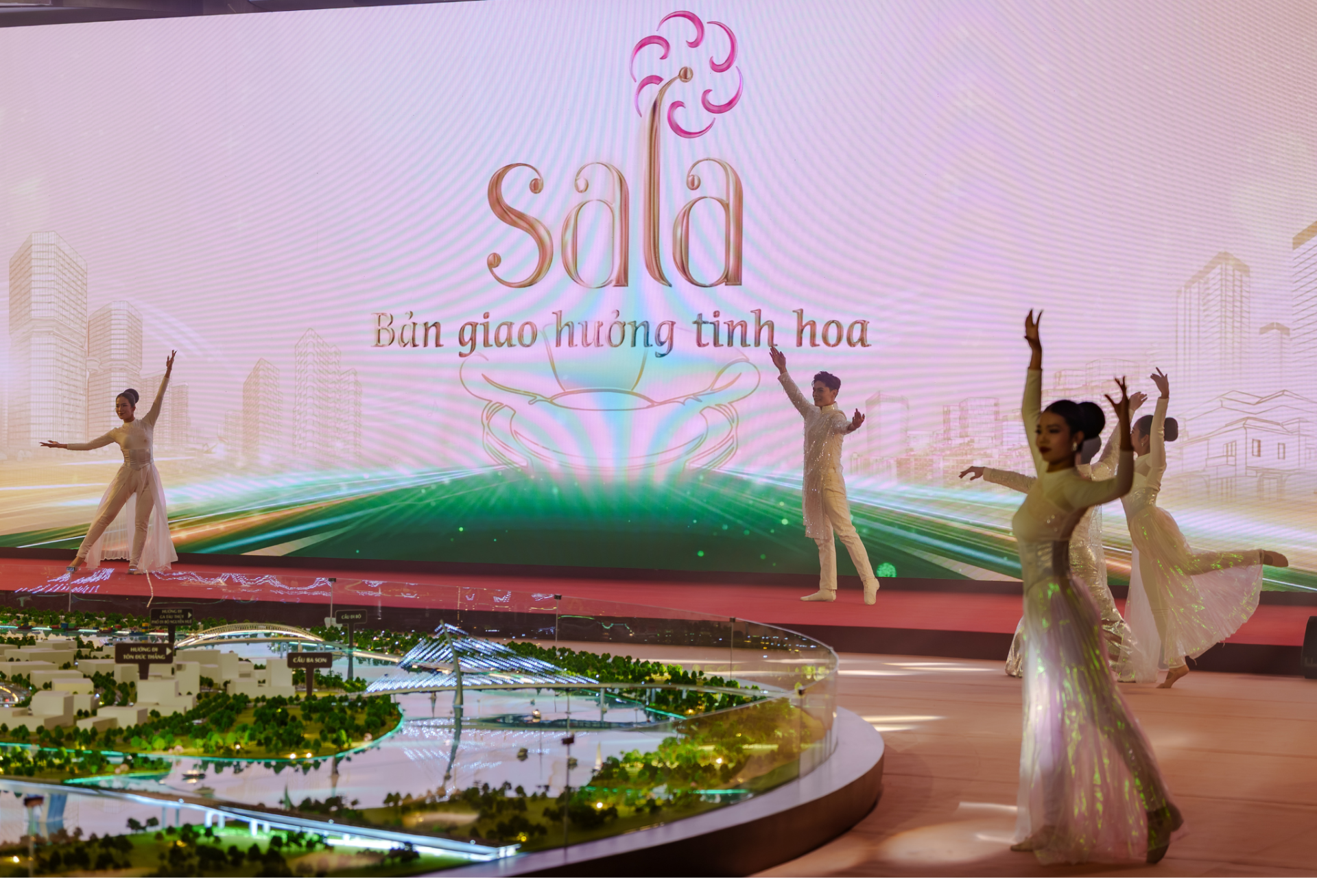 Tiết mục nghệ thuật &ldquo;Sala &ndash; bản giao hưởng tinh hoa&rdquo;