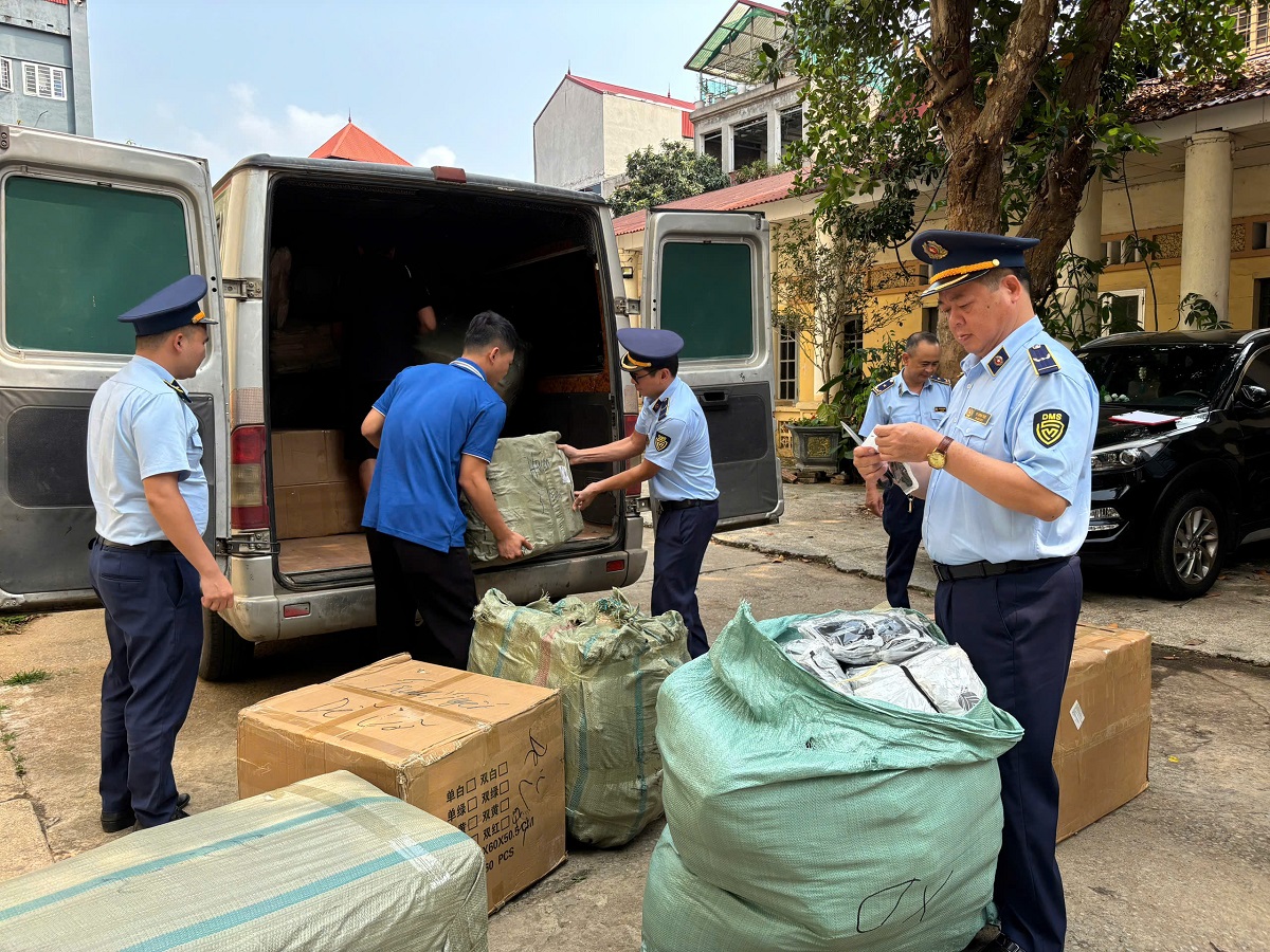 Lạng Sơn: Xử phạt cá nhân vận chuyển hơn 400 sản phẩm gia dụng nhập lậu