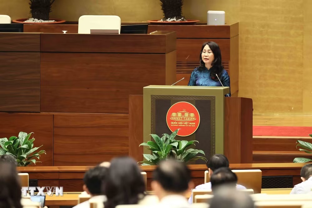 Bộ trưởng Bộ Văn h&oacute;a, Thể thao v&agrave; Du lịch L&acirc;m Thị Phương Thanh ph&aacute;t biểu giải tr&igrave;nh, l&agrave;m r&otilde; một số vấn đề đại biểu Quốc hội n&ecirc;u. (Ảnh: An Đăng/TTXVN)