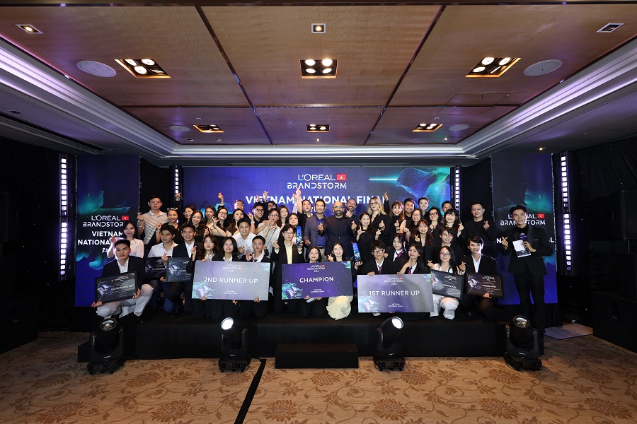 Các đ&ocirc;̣i thi cùng khách mời