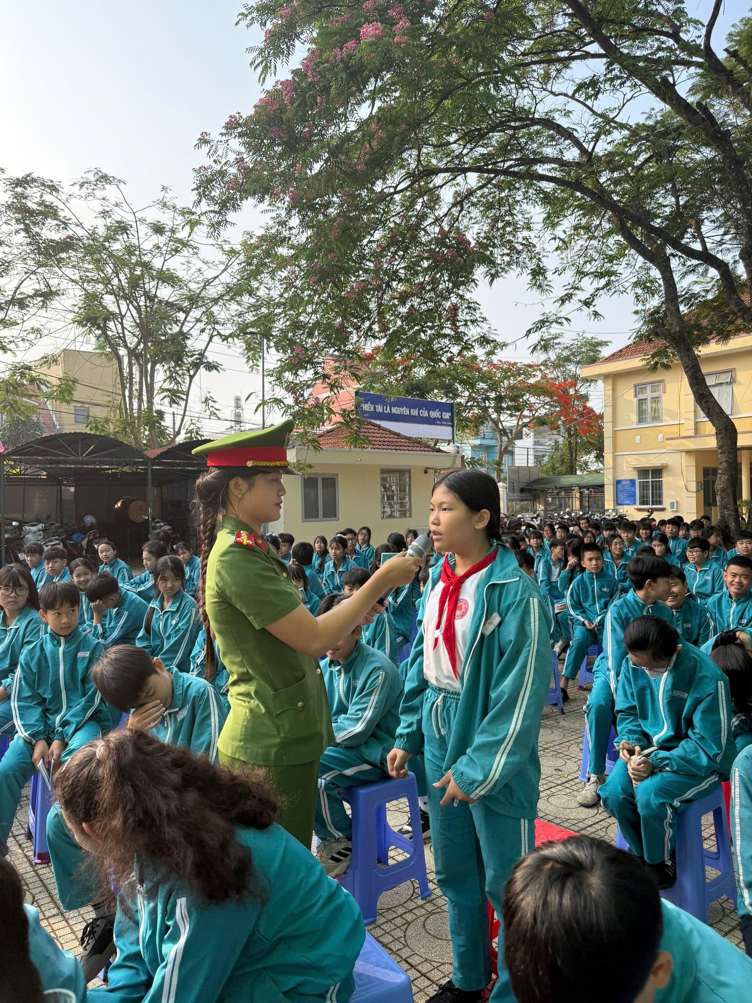 Nhiều em chủ động đưa ra phương &aacute;n xử l&yacute; ph&ugrave; hợp, thể hiện nhận thức v&agrave; kỹ năng bước đầu trong c&ocirc;ng t&aacute;c PCCC.