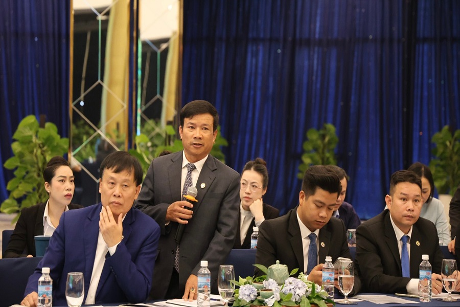 Đại diện Khu du lịch th&aacute;c Prenn b&aacute;o c&aacute;o phương &aacute;n tổ chức