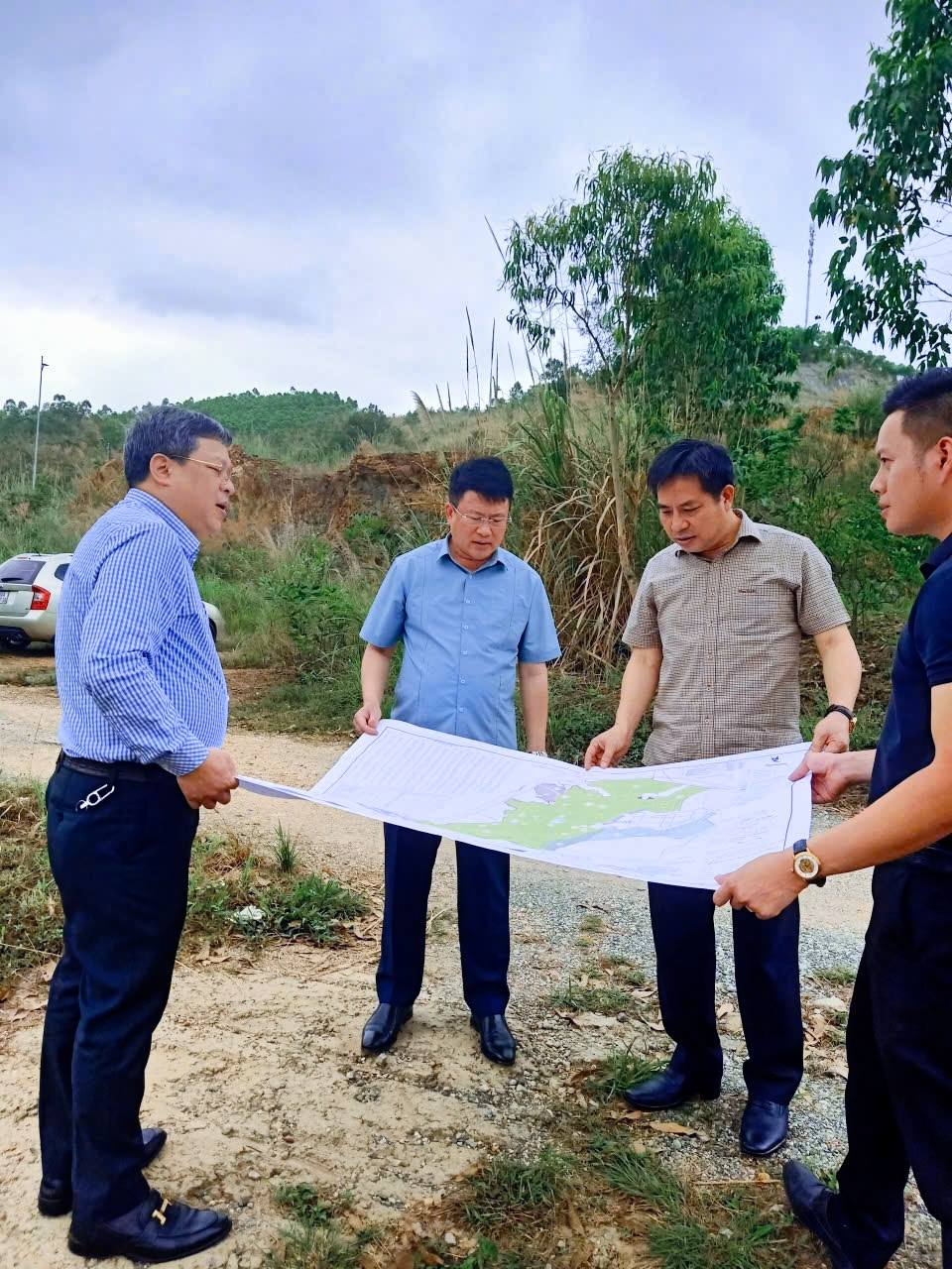 L&atilde;nh đạo phường Việt Hưng kiểm tra thực địa c&ocirc;ng t&aacute;c GPMB của dự &aacute;n C&ocirc;ng vi&ecirc;n c&ocirc;ng cộng Tuần Ch&acirc;u