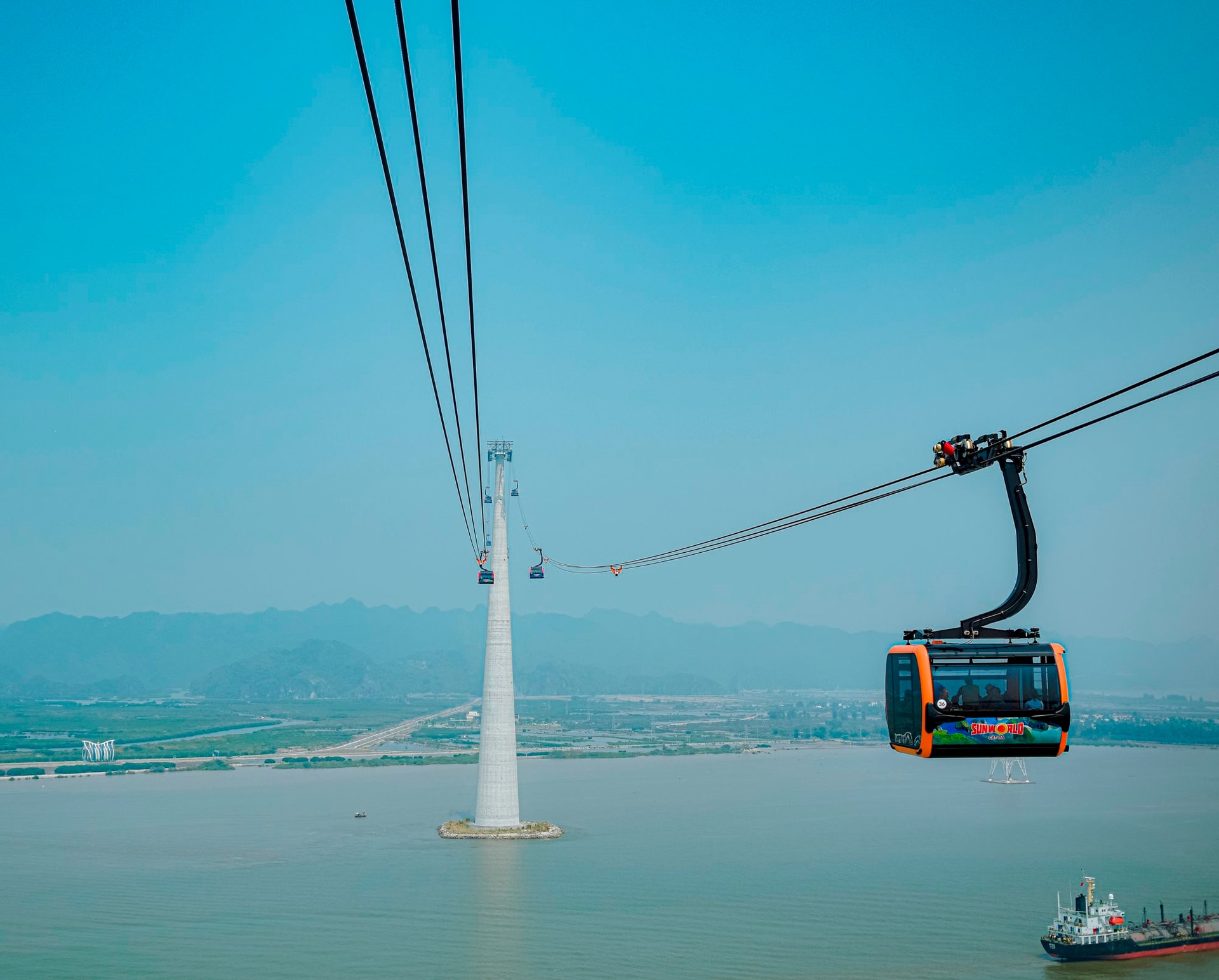 Công trình giữa biển của Việt Nam lập kỷ lục Guinness với trụ cao 48 tầng