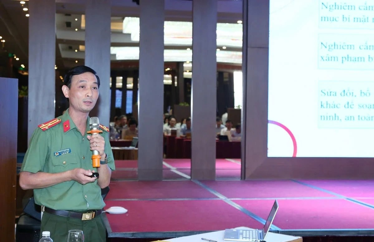 c&aacute;c đại biểu cũng được truyền đạt chuy&ecirc;n đề về c&ocirc;ng t&aacute;c bảo vệ b&iacute; mật nh&agrave; nước v&agrave; đảm bảo an ninh th&ocirc;ng tin trong kỷ nguy&ecirc;n số