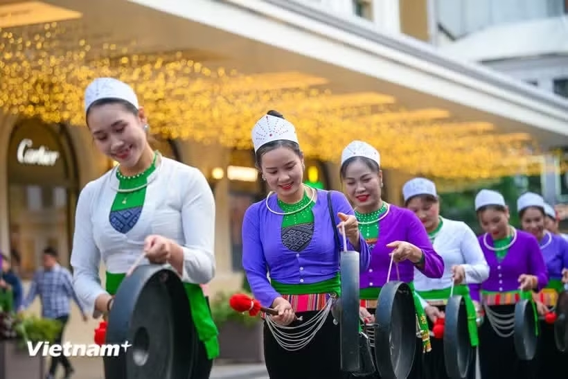 Đại biểu Dương Mạc Ki&ecirc;n kiến nghị bổ sung tầng ch&iacute;nh s&aacute;ch ri&ecirc;ng cho văn h&oacute;a d&acirc;n tộc thiểu số từ hỗ trợ ng&ocirc;n ngữ, chữ viết, nghi lễ, d&acirc;n ca, nghề thủ c&ocirc;ng đến số h&oacute;a khẩn cấp v&agrave; truyền dạy trong cộng đồng. (Ảnh: Minh Sơn/Vietnam+)